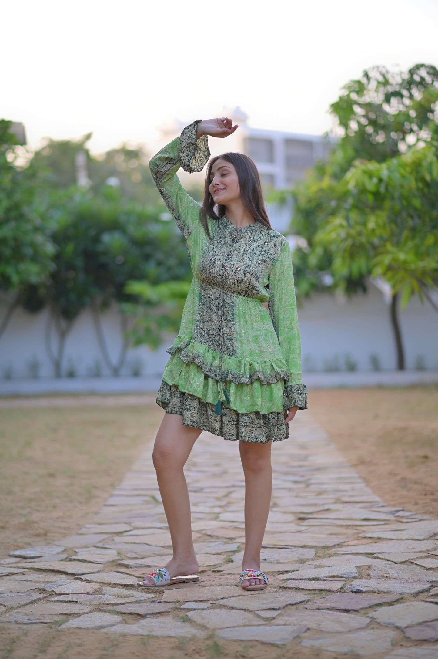 BUTTON THREE FRILL DRESS