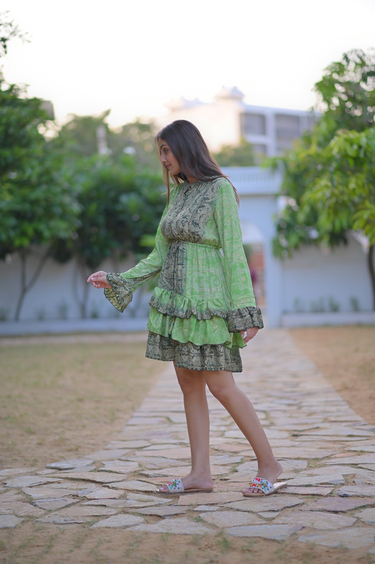 BUTTON THREE FRILL DRESS