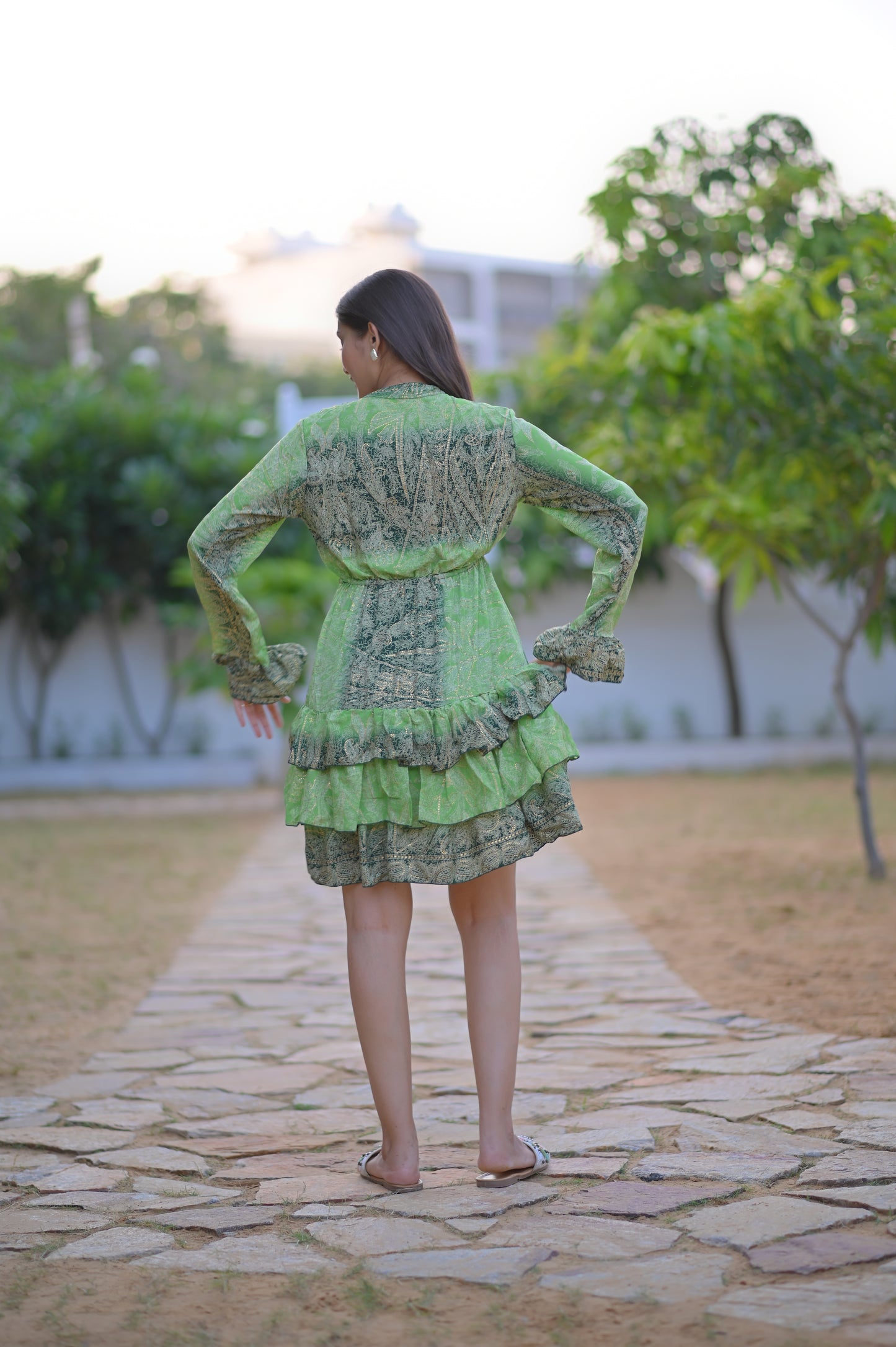 BUTTON THREE FRILL DRESS